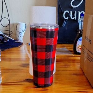 Swig cup black and red 32 ounce
